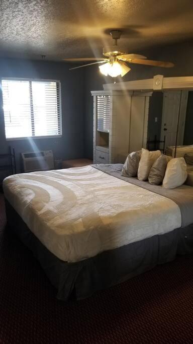 סטילווטר Hotel 5 Beds & 3 Baths Sleeps 11 Hotel Room Suite 102 Booking מראה חיצוני תמונה